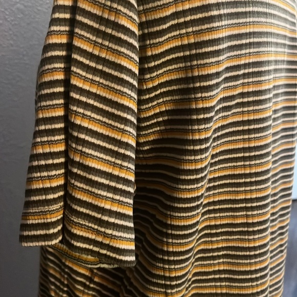 Vintage Basic Editions Tee - Picture 13 of 13